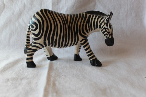 Geschnitztes zebra aus holz - aus,