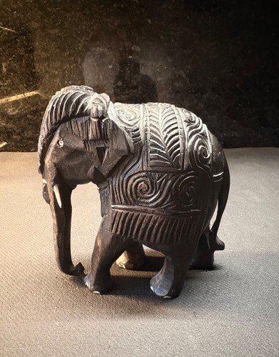 Alter geschnitzter elefant aus - elefant,