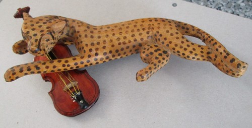 Gepard mit violine - gepard, geschnitzte