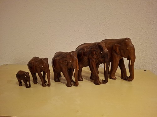 Fünf holz elefanten - fünf,